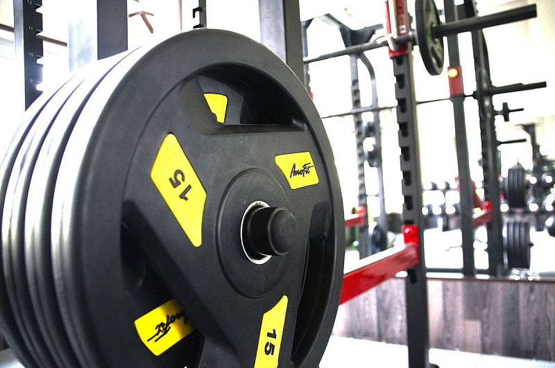 Олимпийский обрезиненный диск Aerofit 15 кг, черно-желтый | sportres.ru фото 5
