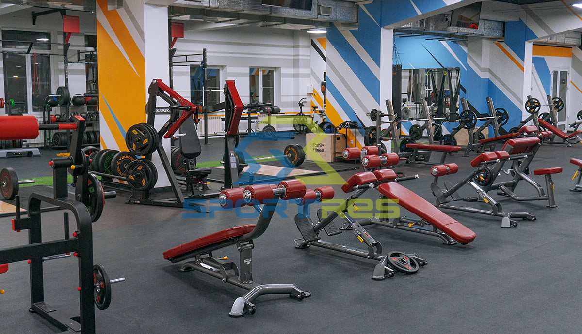Мужской зал фитнес-центра «Family Fitness» | sportres.ru