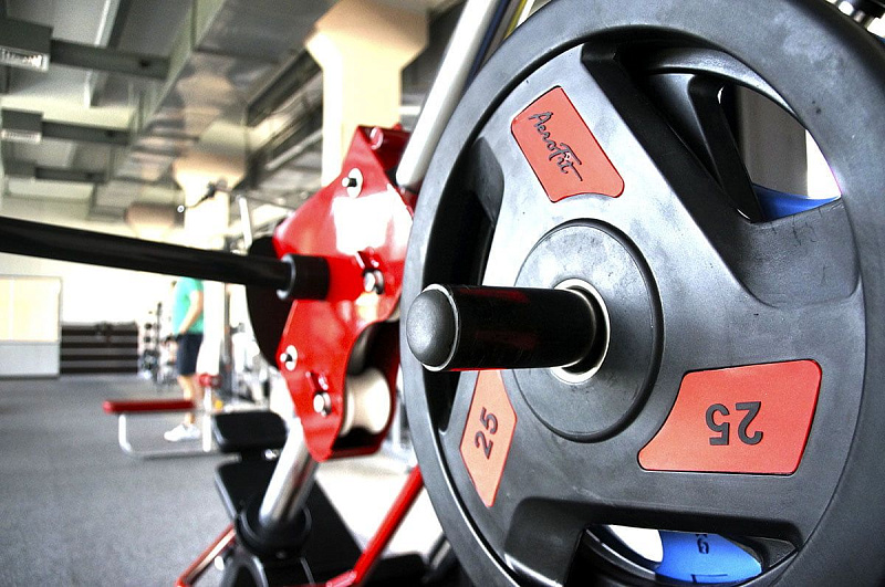 Олимпийский обрезиненный диск Aerofit 10 кг, черно-зеленый | sportres.ru фото 4